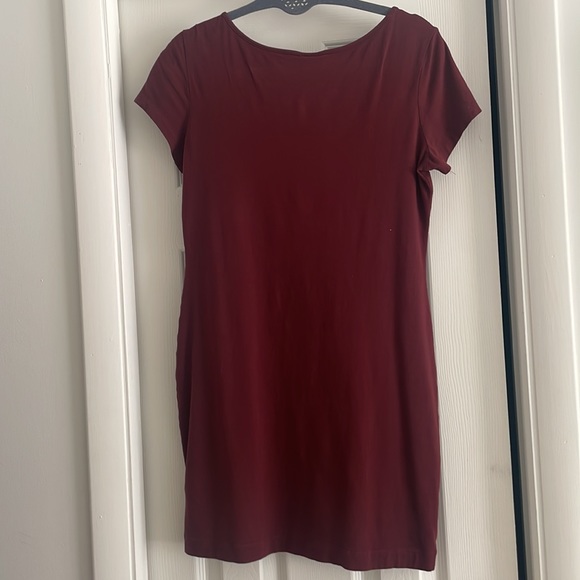 H&M burgundy dress. Cotton/spandex. Soft and comfortable fit. Medium - Picture 3 of 3